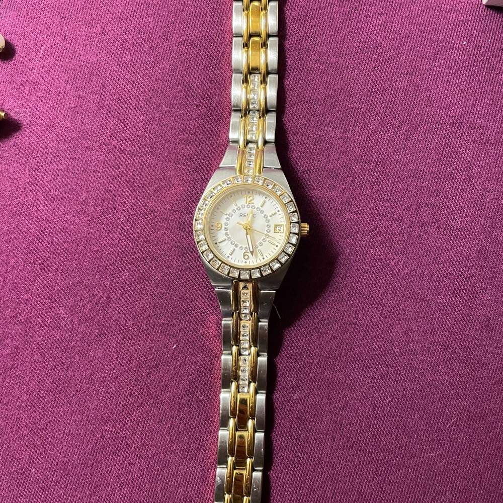 Ladies Relic Watch - Picture 7 of 8